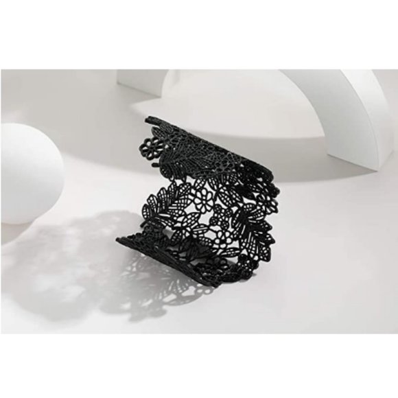 Delicate Leaf Flower Hollow Bangle - Picture 4 of 6